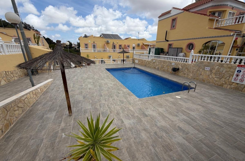 Herverkoop - Terraced house - Orihuela Costa - Las Filipinas