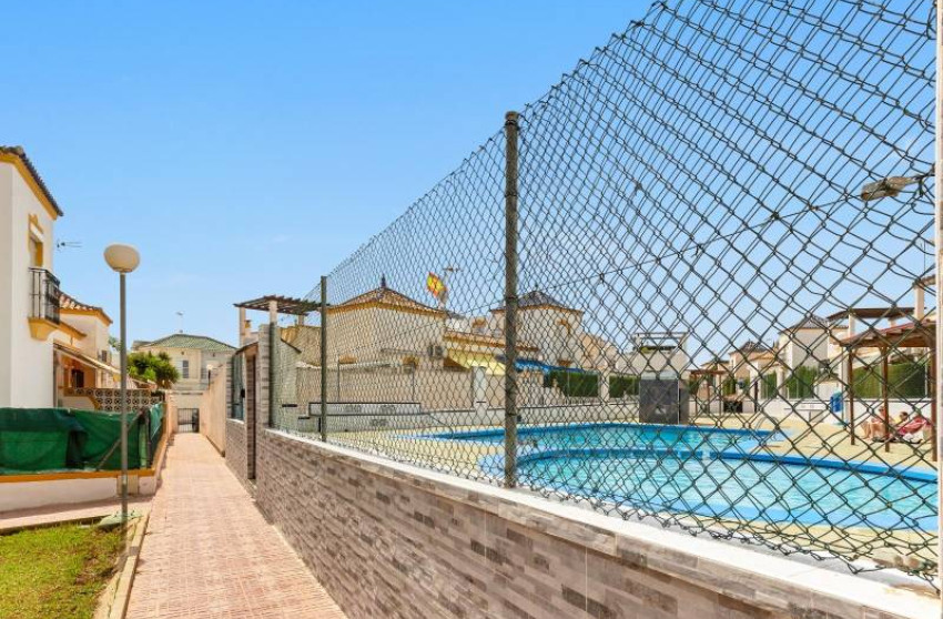 Herverkoop - Terraced house - Torrevieja - Los altos