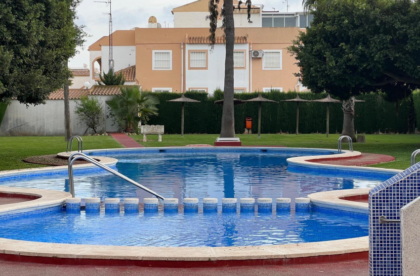 Herverkoop - Terraced house - Torrevieja - Torretas