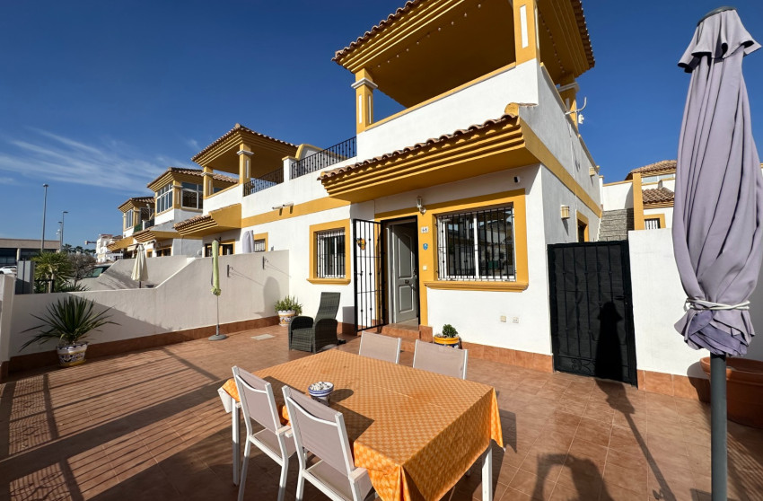 Herverkoop - Town house / semi detached - Orihuela - Entre Naranjos Vistabella