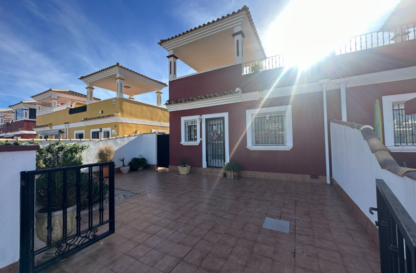 Herverkoop - Town house / semi detached - Orihuela - Entre Naranjos Vistabella