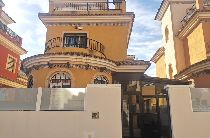 Herverkoop - Villa - Los Montesinos - La Herrada