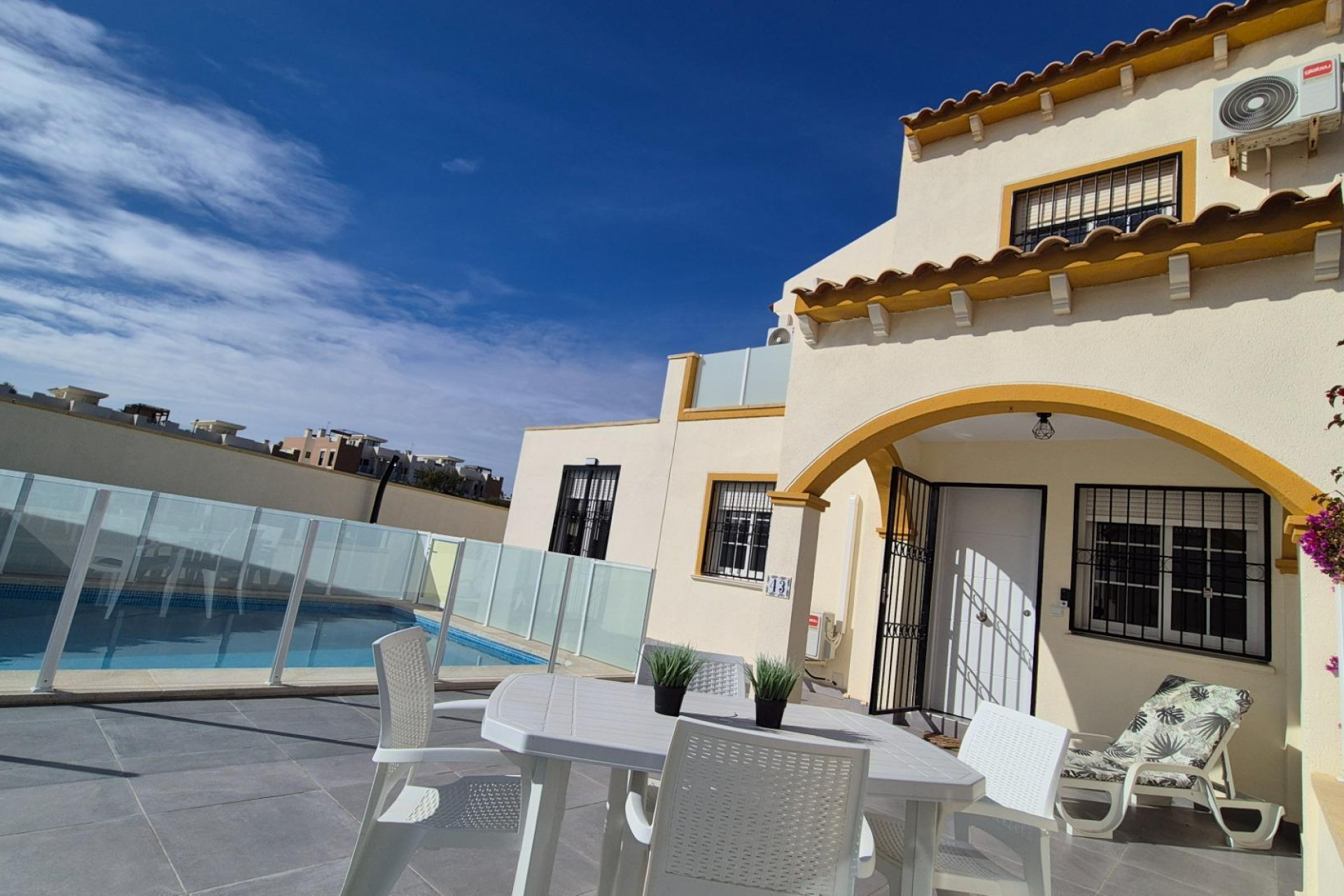 Herverkoop - Villa - Orihuela Costa - La Zenia