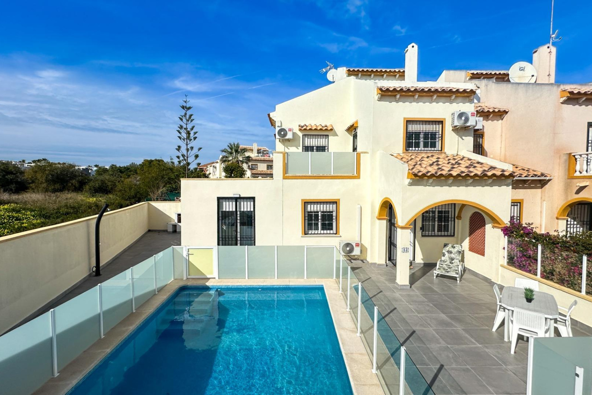Herverkoop - Villa - Orihuela Costa - La Zenia