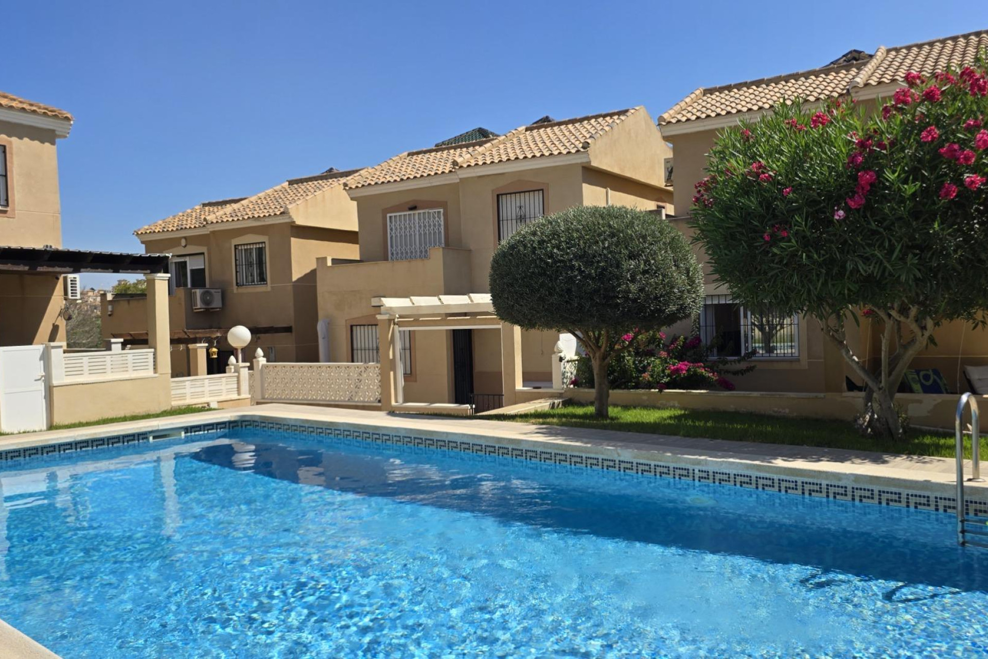 Herverkoop - Villa - Orihuela Costa - Villamartín-Las Filipinas