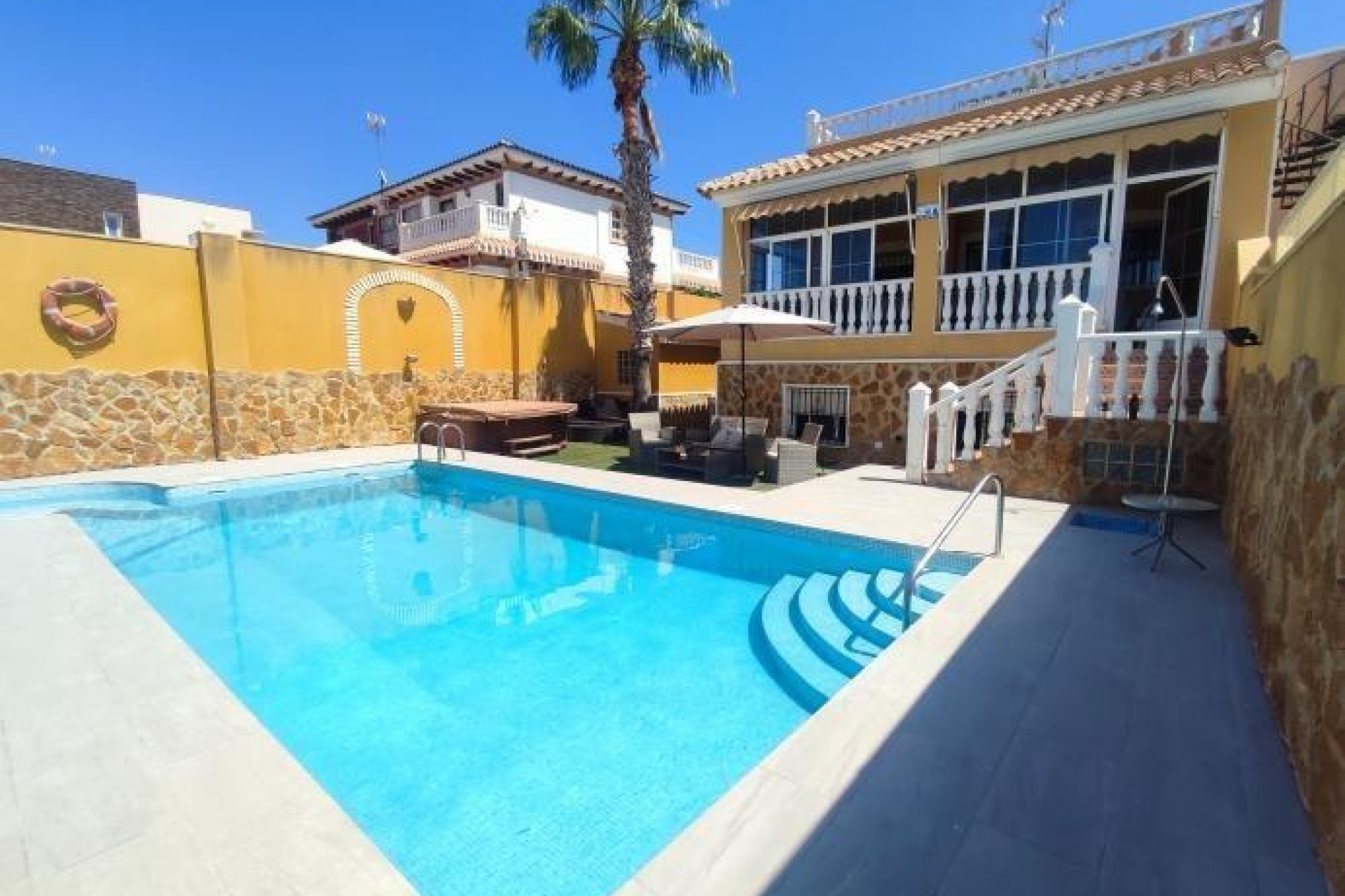 Herverkoop - Villa - Torrevieja - Aguas nuevas 1