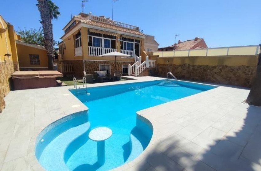 Herverkoop - Villa - Torrevieja - Aguas nuevas 1