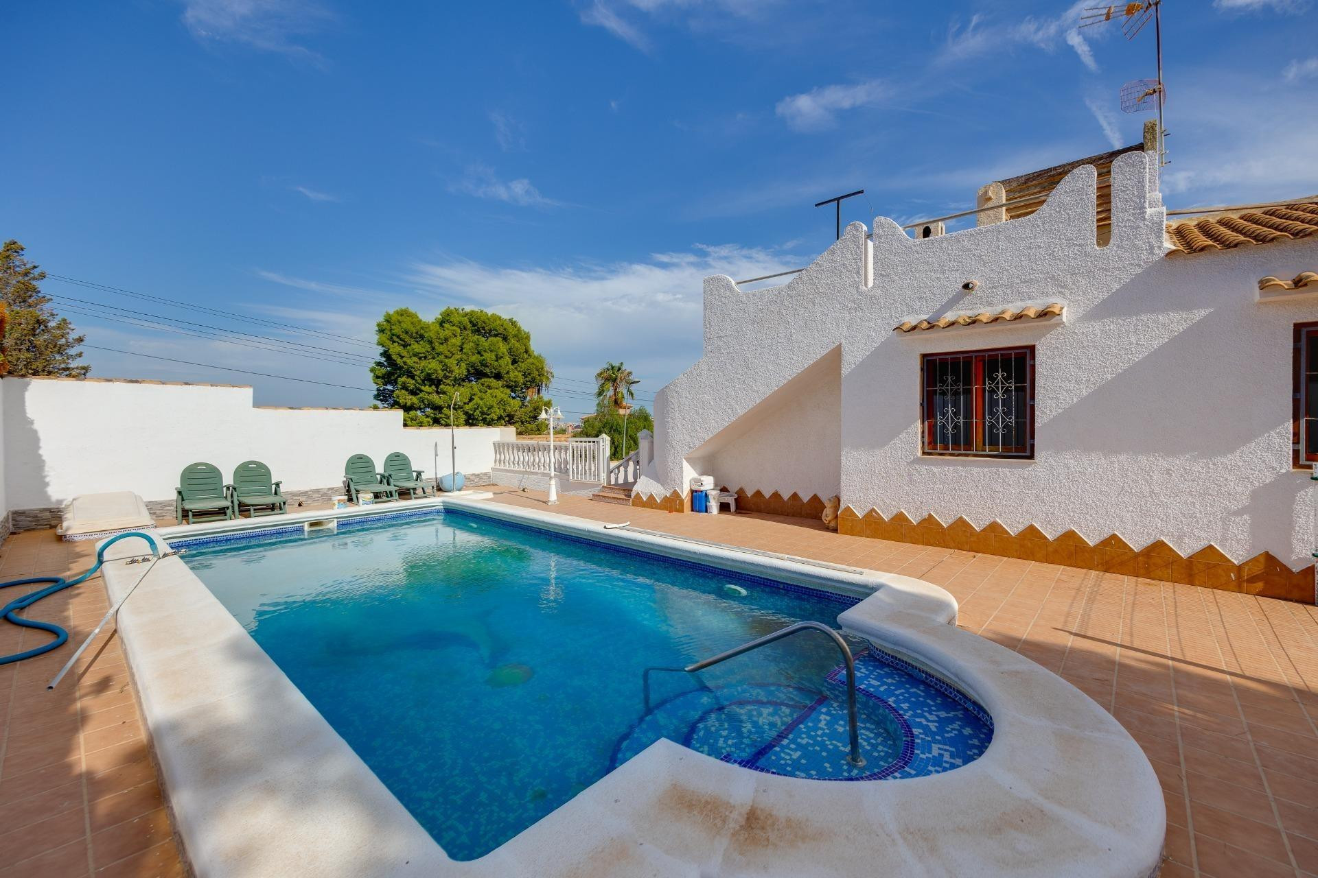 Herverkoop - Villa - Torrevieja - La Siesta - El Salado - Torreta