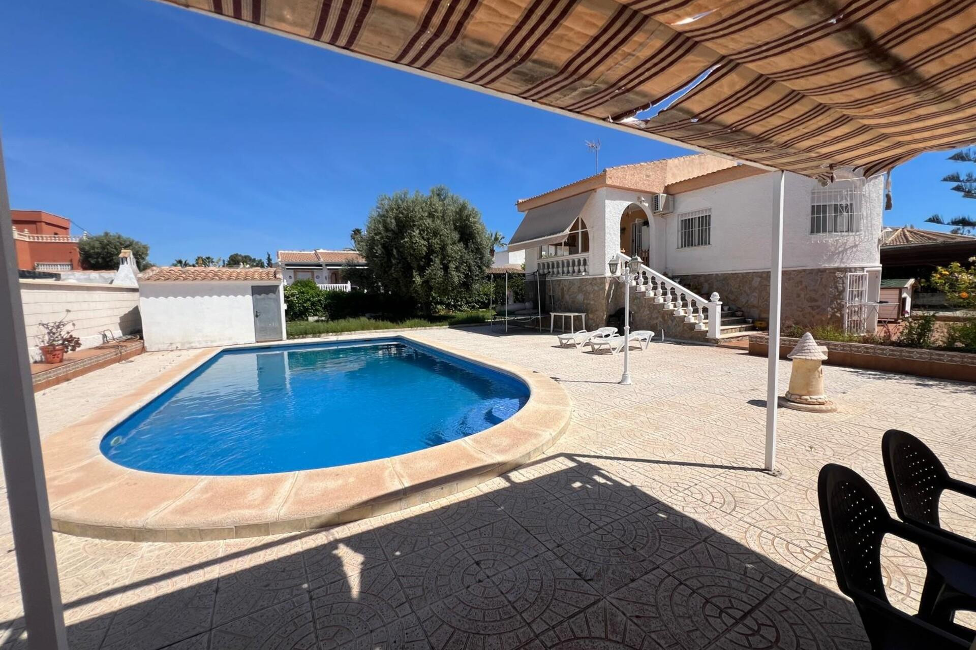 Herverkoop - Villa - Torrevieja - La Siesta - El Salado - Torreta