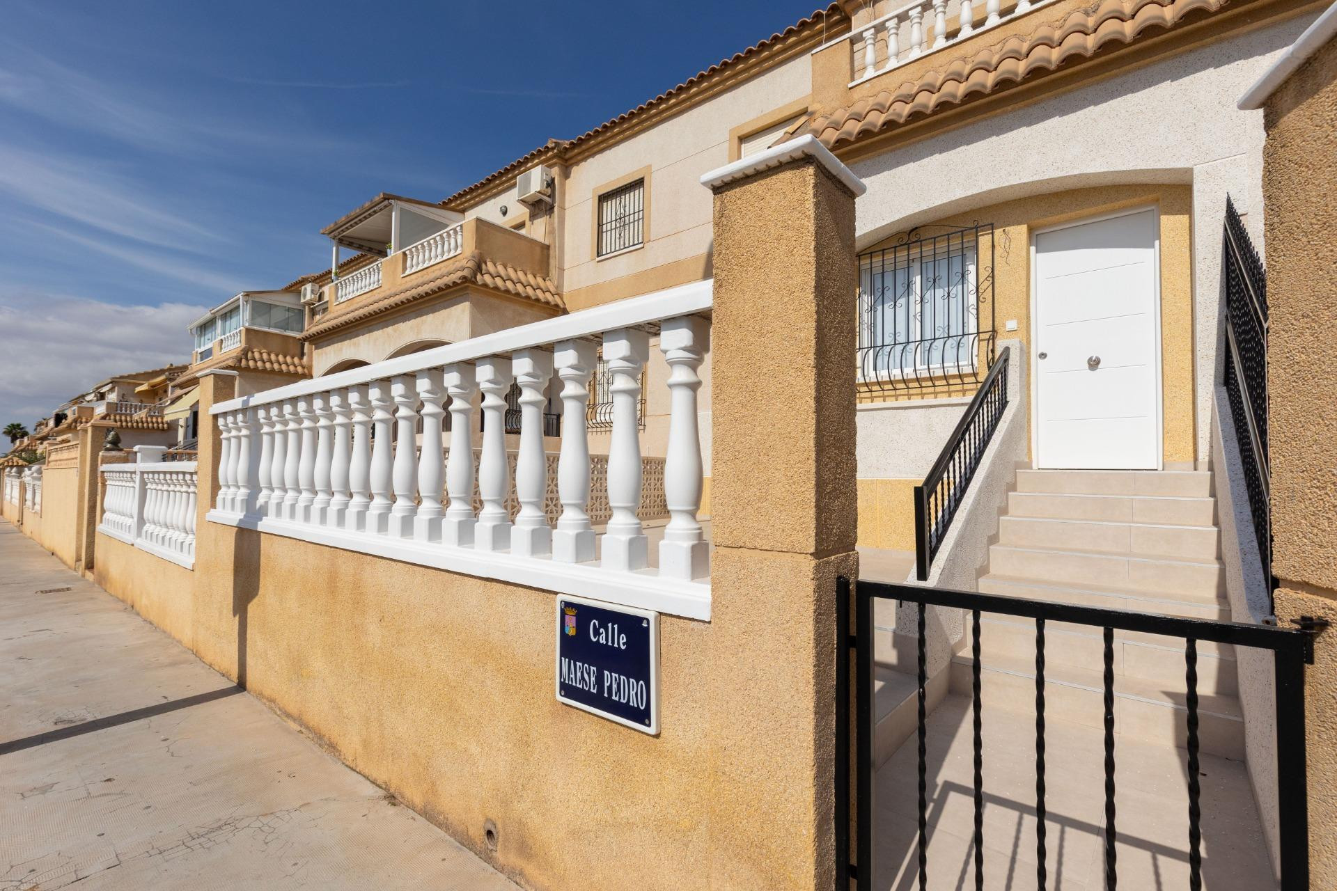 Location à long terme - Bungalow - Rez-de-chaussée - Torrevieja - Zona los Frutales