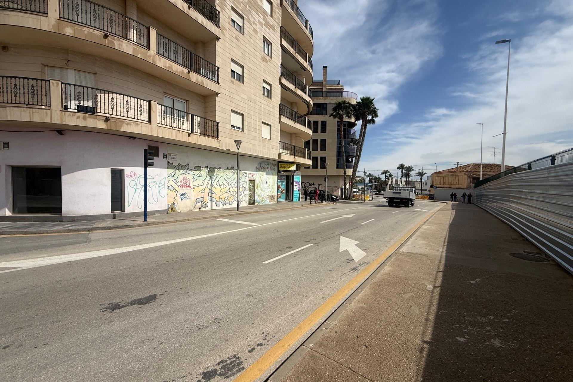 Long Term Rental - Commercial - Torrevieja - Paseo maritimo