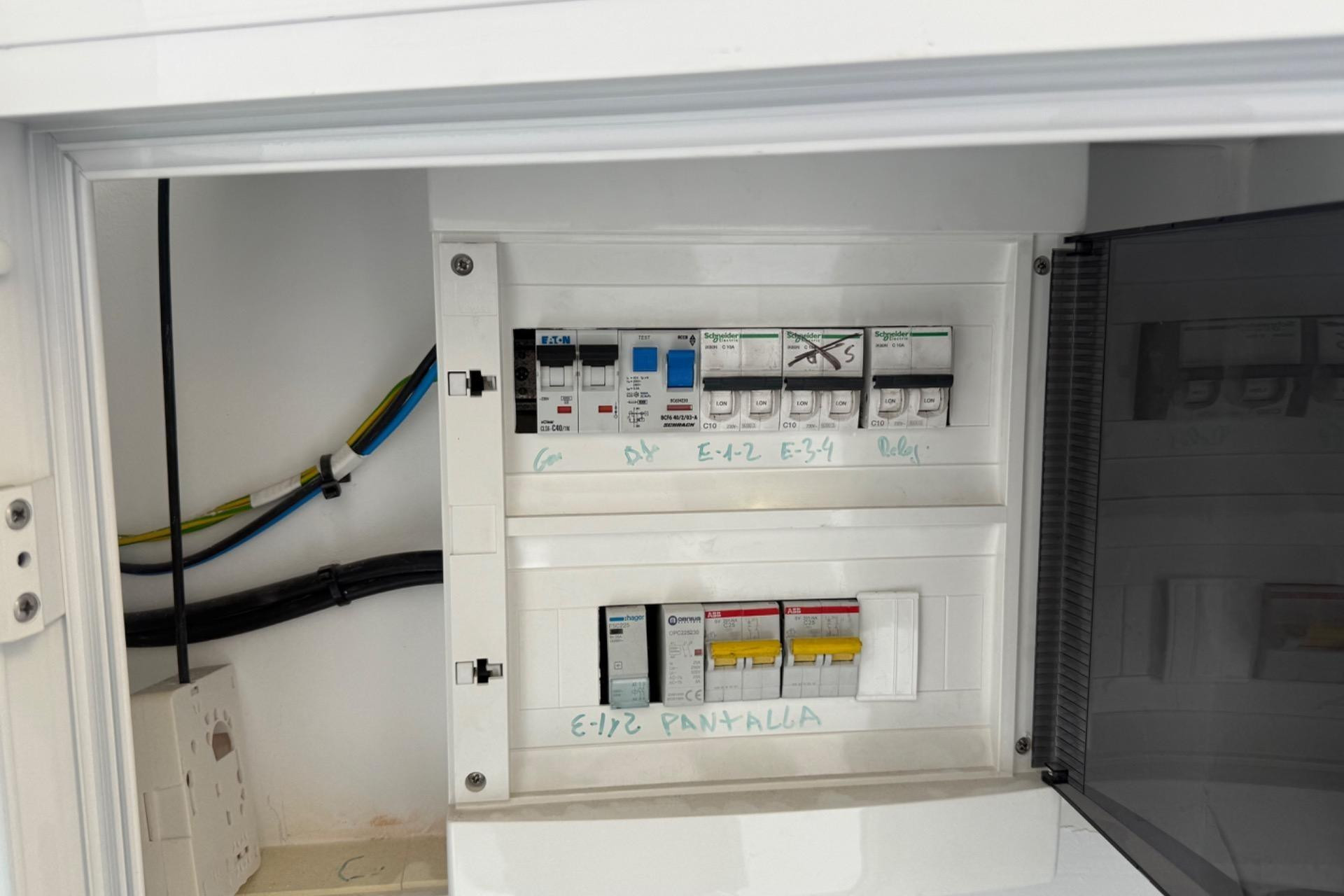 Long Term Rental - Commercial - Torrevieja - Paseo maritimo