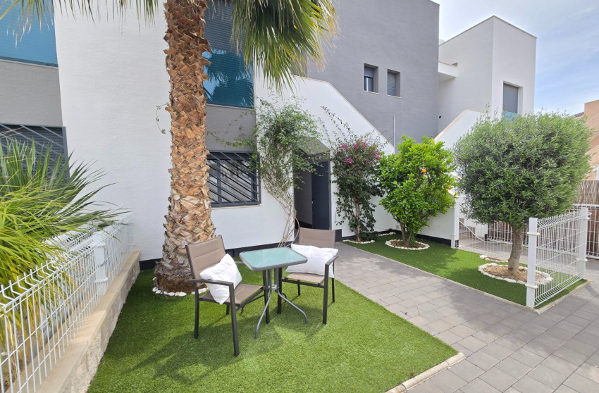 Resale - Apartment / Flat * - Orihuela Costa * - Punta Prima *