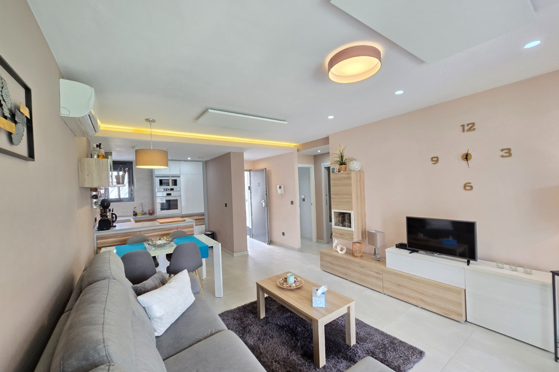 Resale - Apartment / Flat * - Orihuela Costa * - Punta Prima *