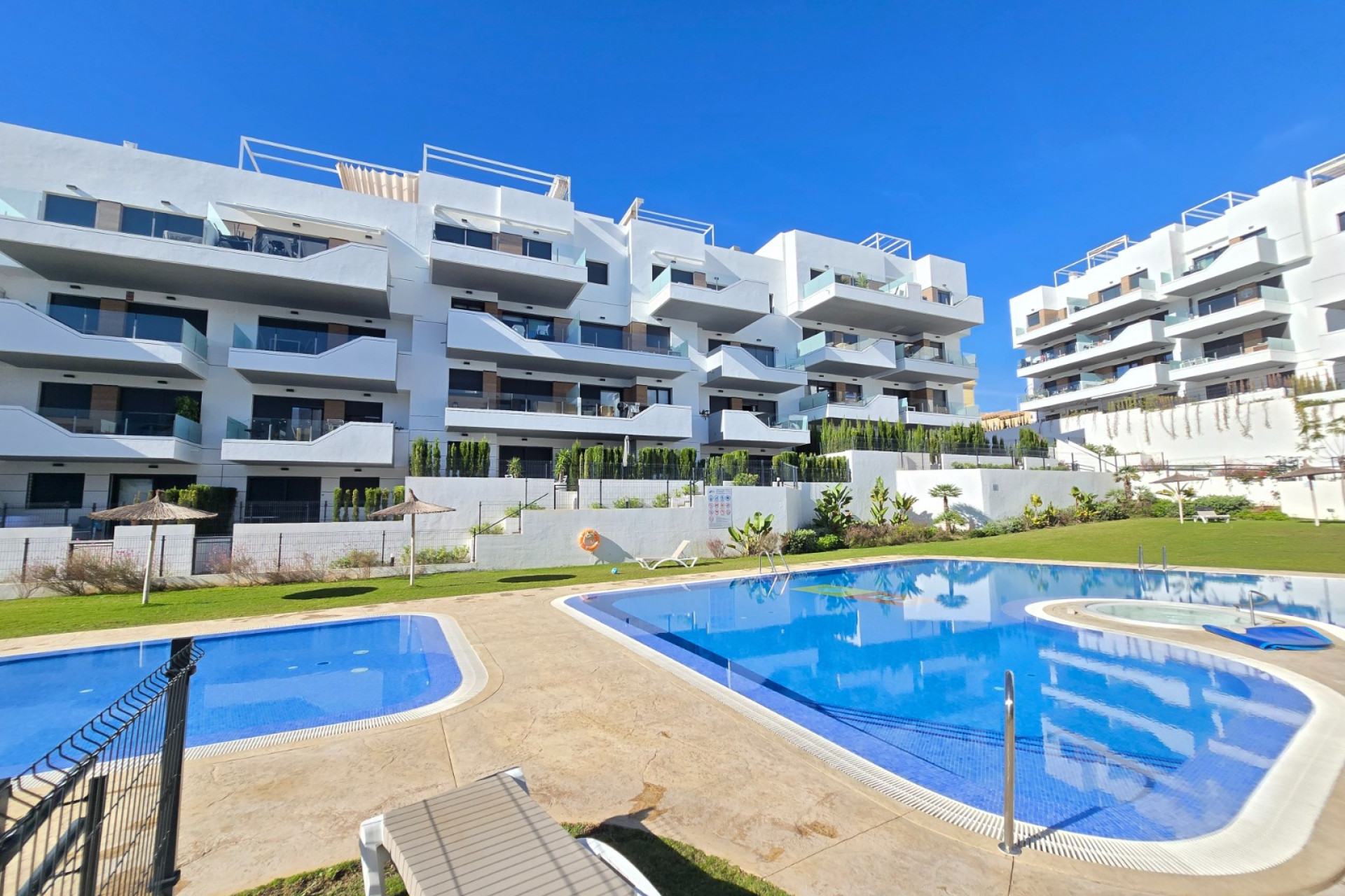 Resale - Apartment / Flat * - Orihuela Costa - Villamartín *