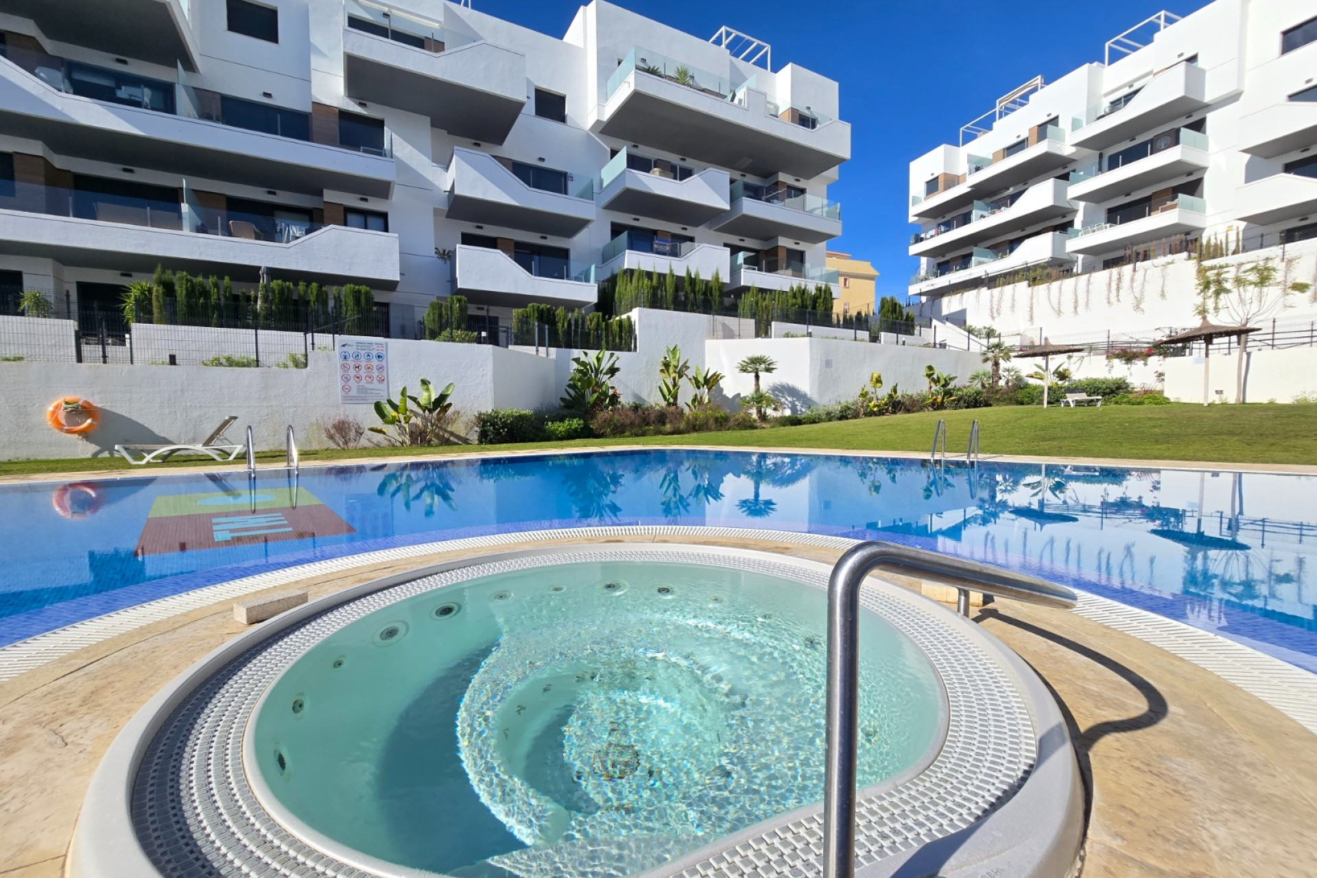 Resale - Apartment / Flat * - Orihuela Costa - Villamartín *