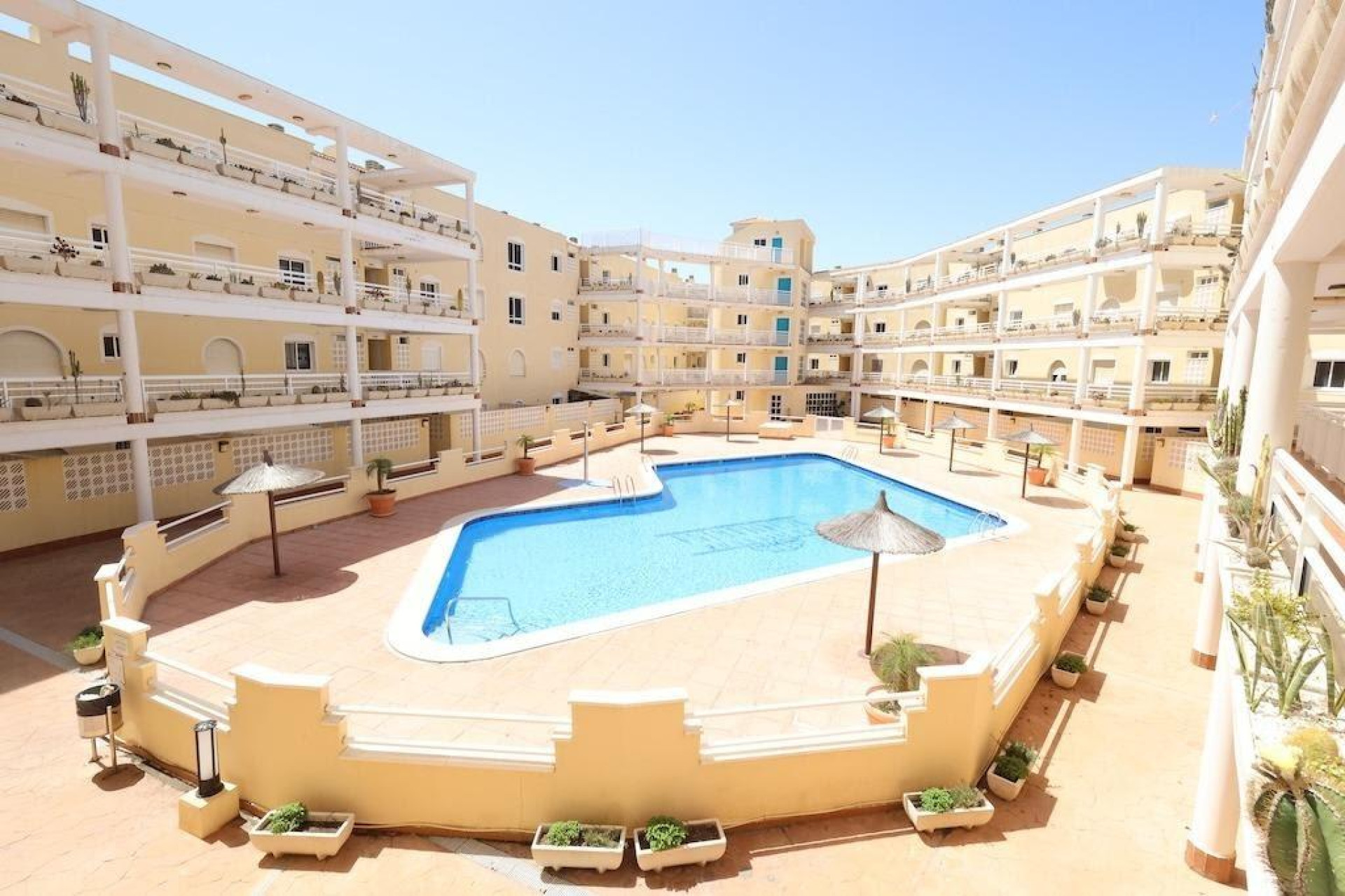 Resale - Apartment - Orihuela Costa - Campoamor
