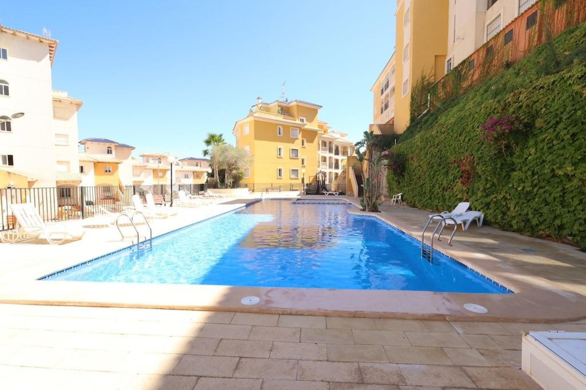 Resale - Apartment - Orihuela Costa - Campoamor