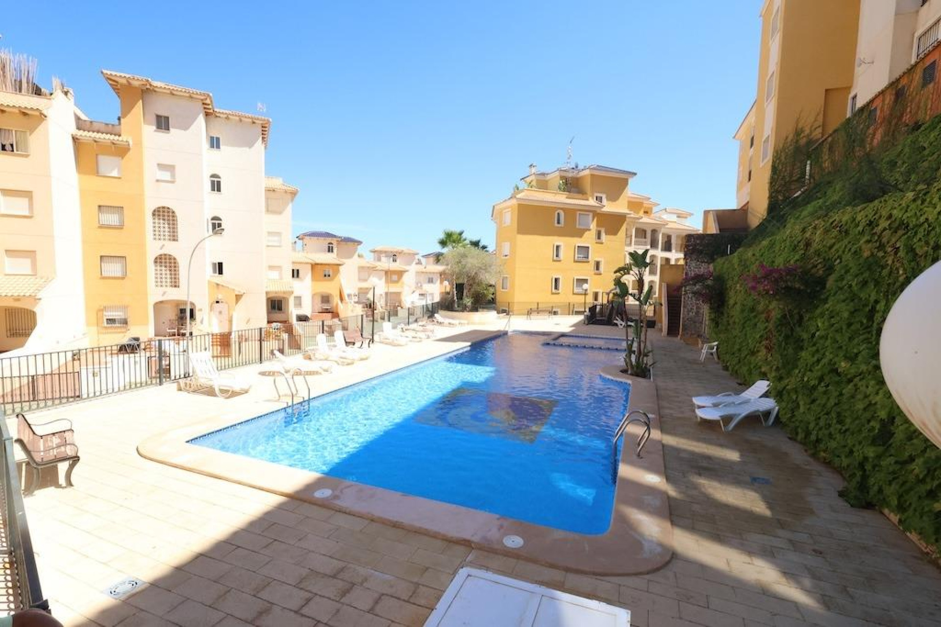 Resale - Apartment - Orihuela Costa - Campoamor