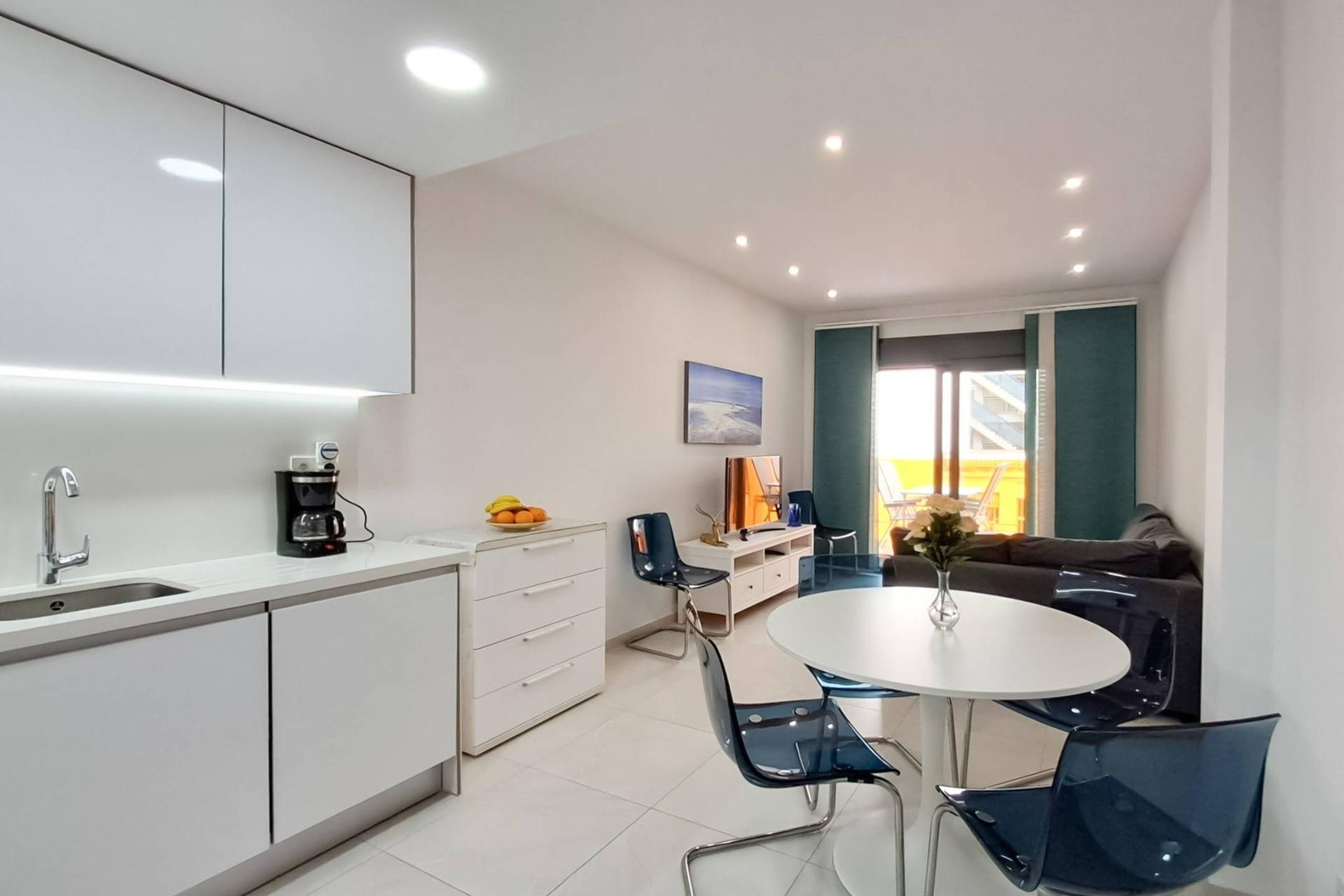 Resale - Apartment - Torrevieja - Acequion