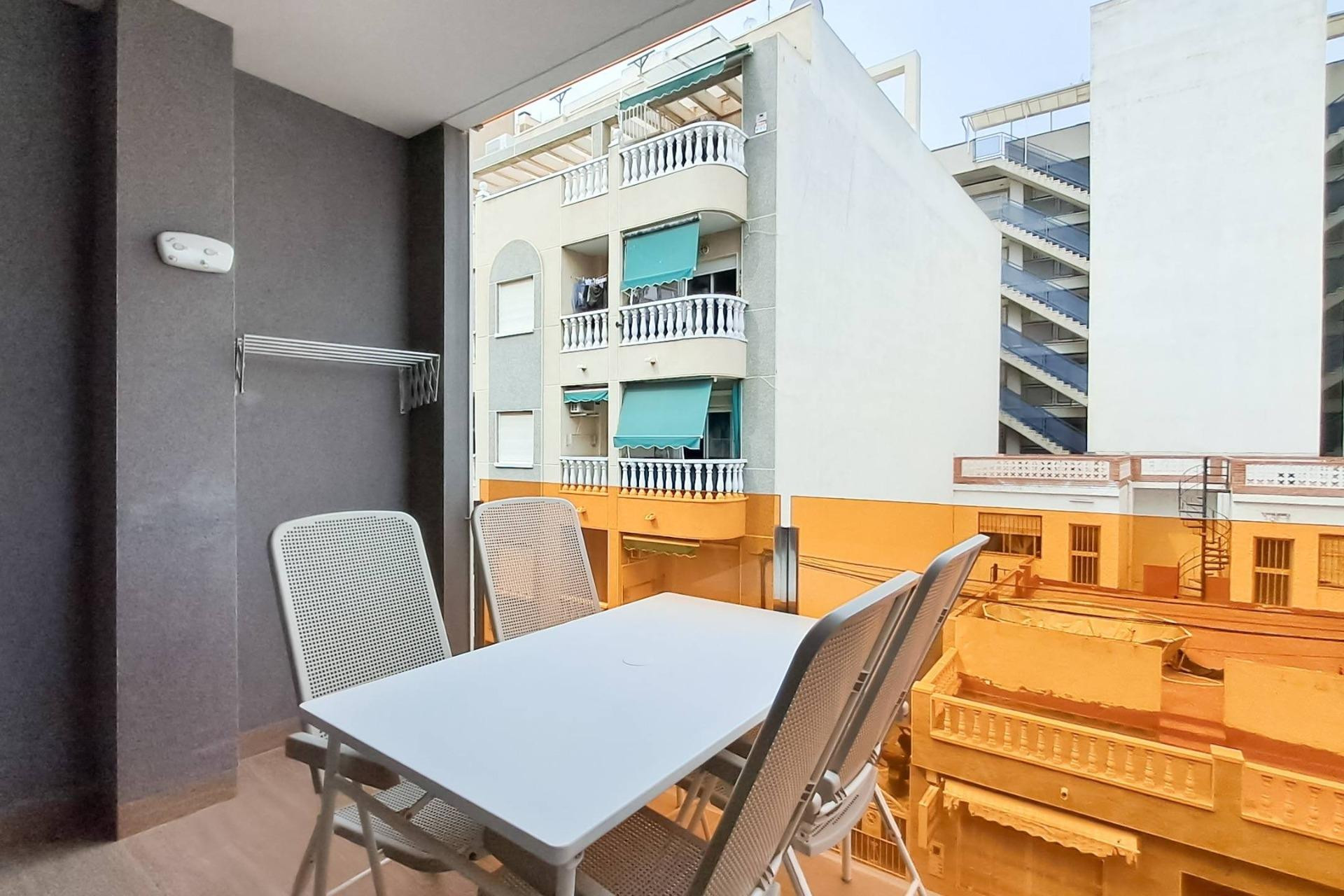 Resale - Apartment - Torrevieja - Acequion