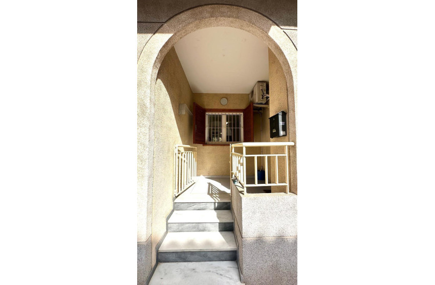 Resale - Apartment - Torrevieja - Acequion