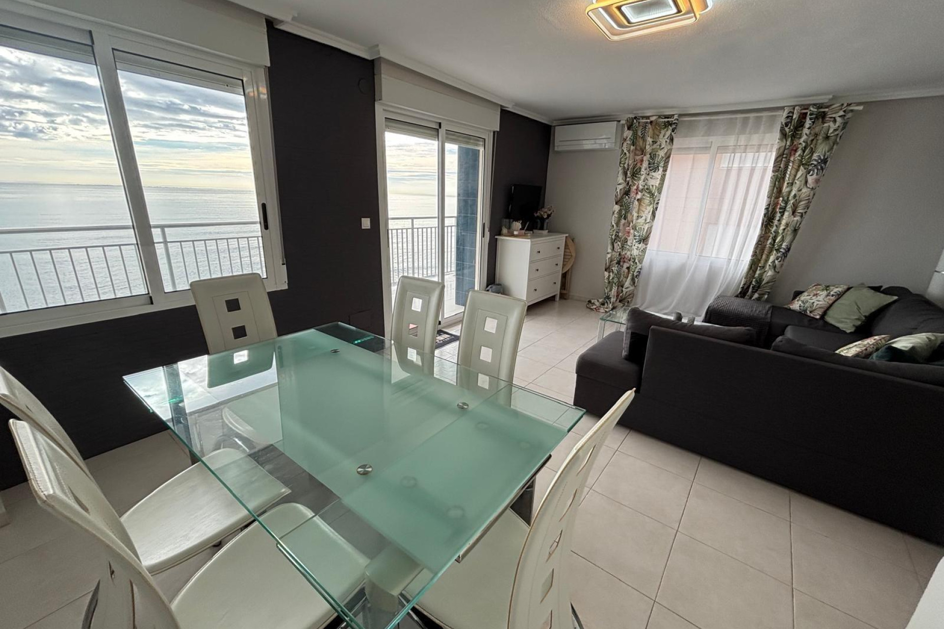 Resale - Apartment - Torrevieja - Acequion