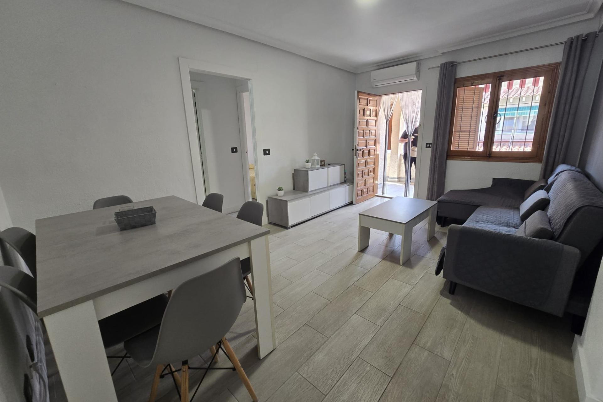 Resale - Apartment - Torrevieja - Acequion