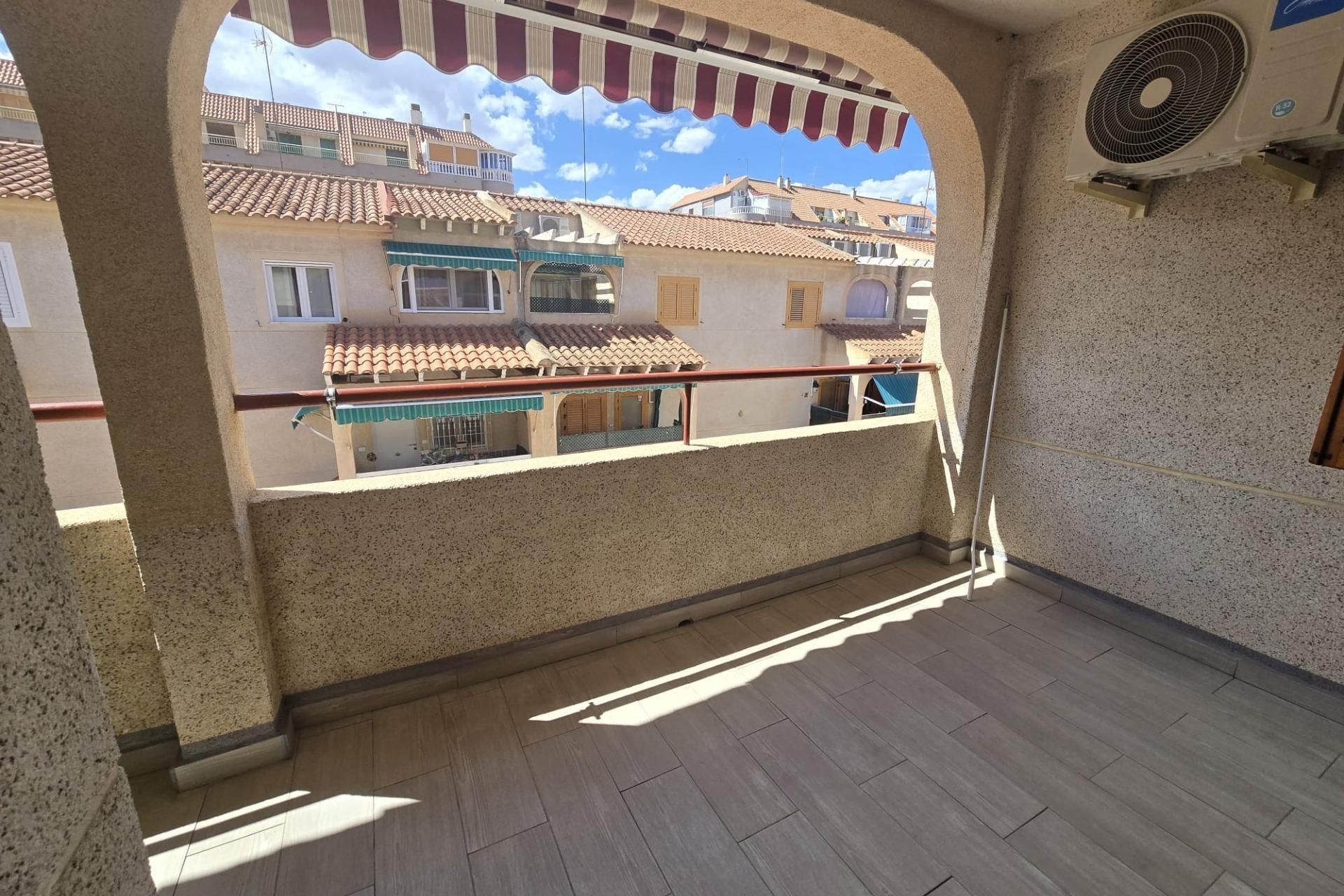 Resale - Apartment - Torrevieja - Acequion
