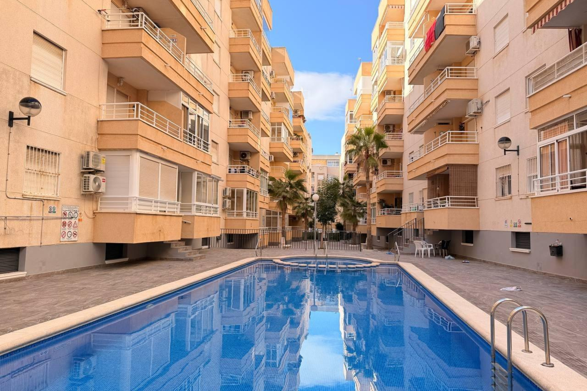 Resale - Apartment - Torrevieja - Acequion
