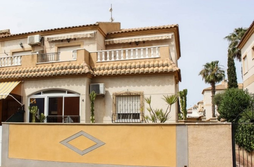 Resale - Apartment - Torrevieja - Aguas Nuevas