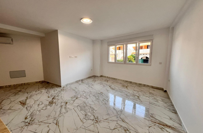 Resale - Apartment - Torrevieja - Estacion de autobuses