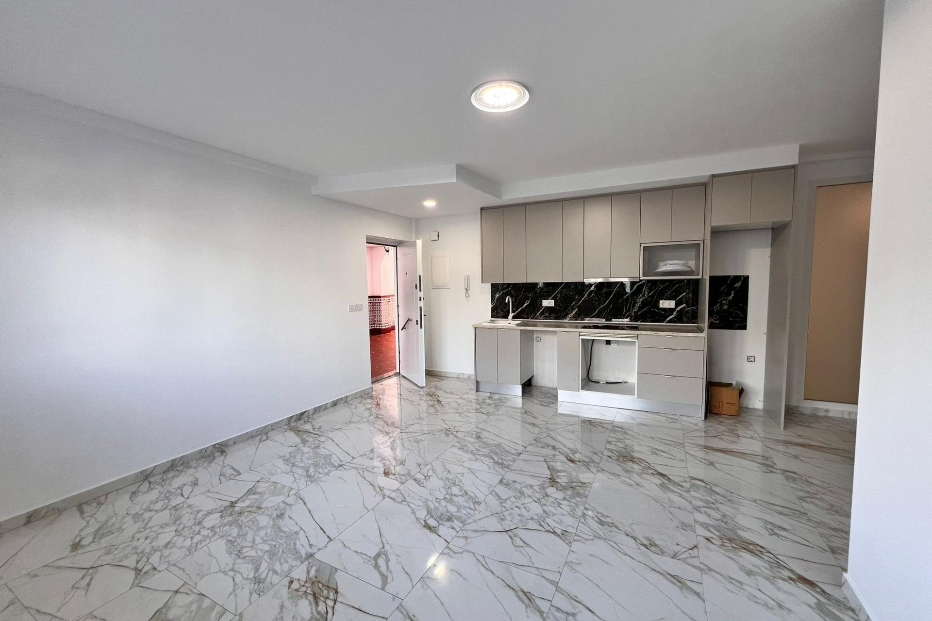 Resale - Apartment - Torrevieja - Estacion de autobuses