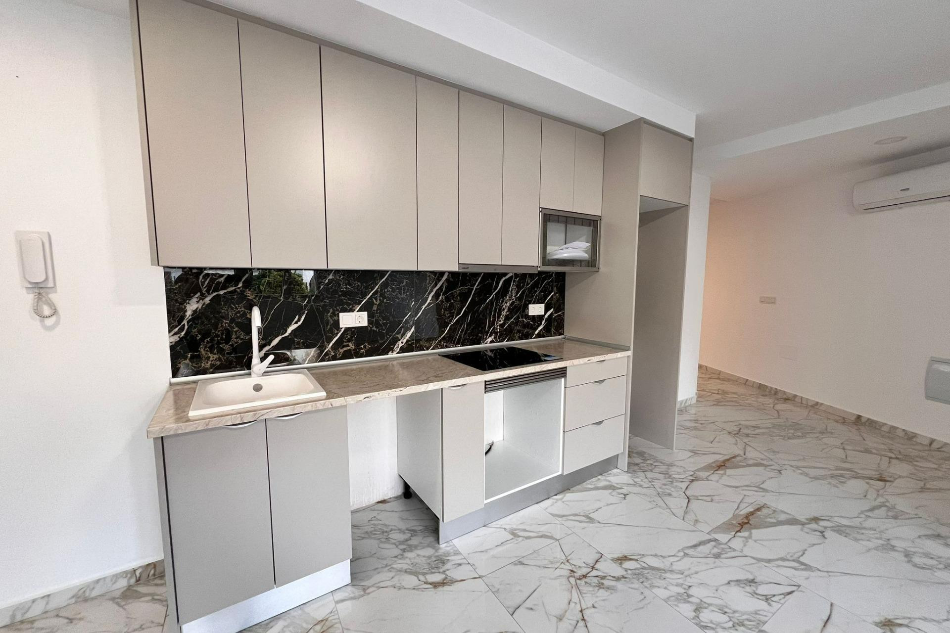 Resale - Apartment - Torrevieja - Estacion de autobuses