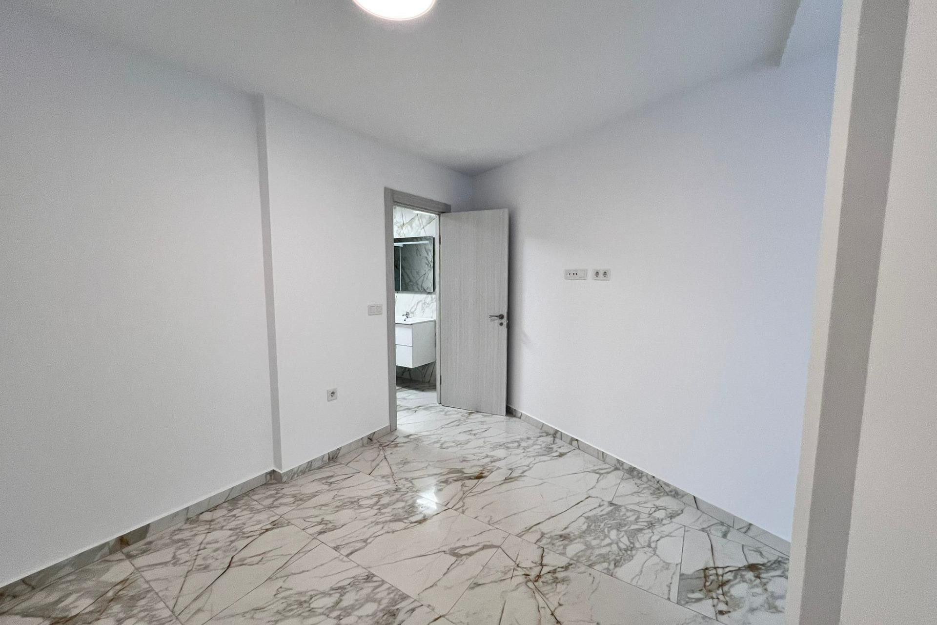 Resale - Apartment - Torrevieja - Estacion de autobuses