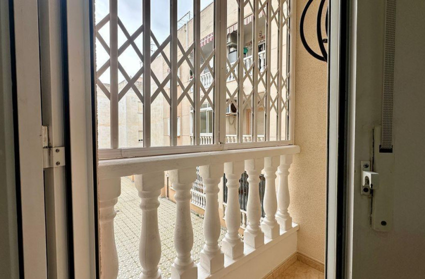 Resale - Apartment - Torrevieja - Estacion de autobuses