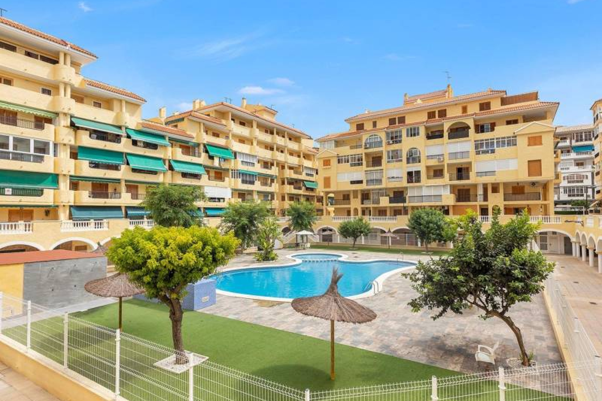 Resale - Apartment - Torrevieja - La Mata