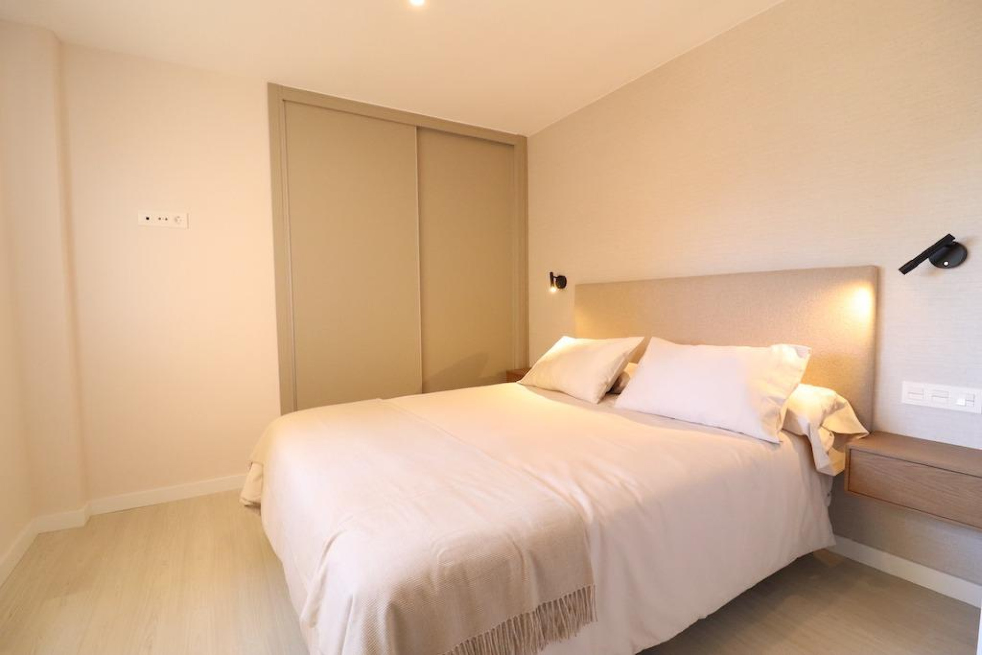 Resale - Apartment - Torrevieja - Paseo maritimo