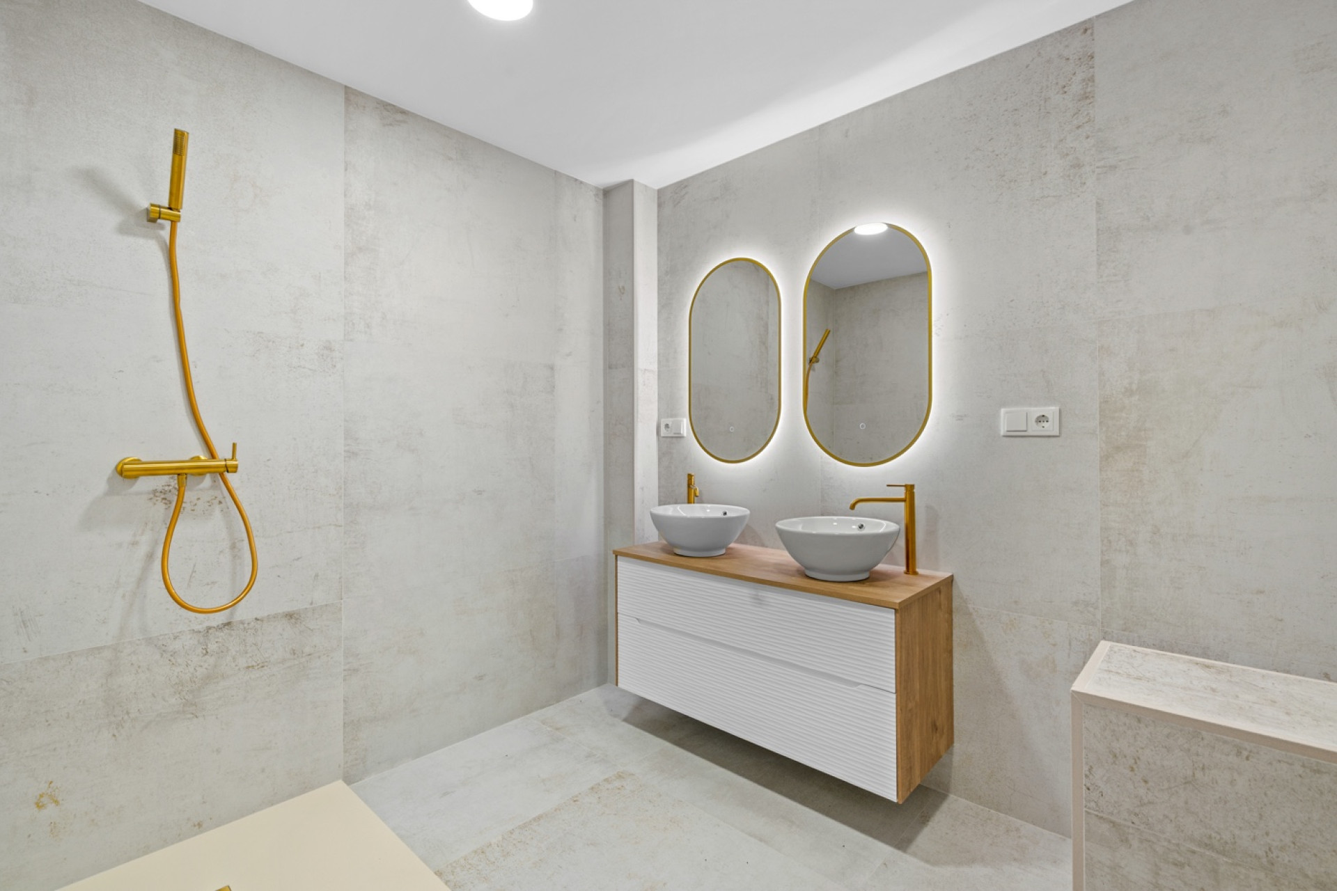 Resale - Apartment - Torrevieja - Playa Acequion