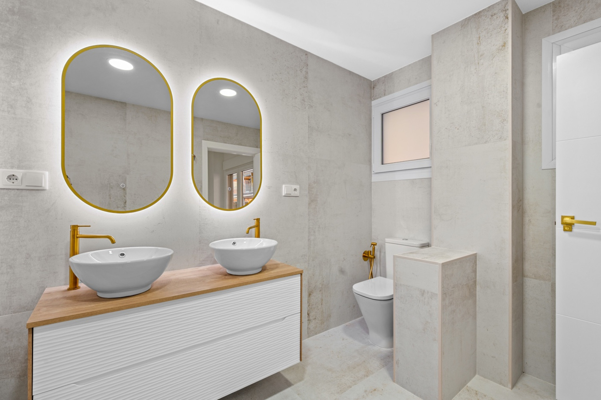 Resale - Apartment - Torrevieja - Playa Acequion