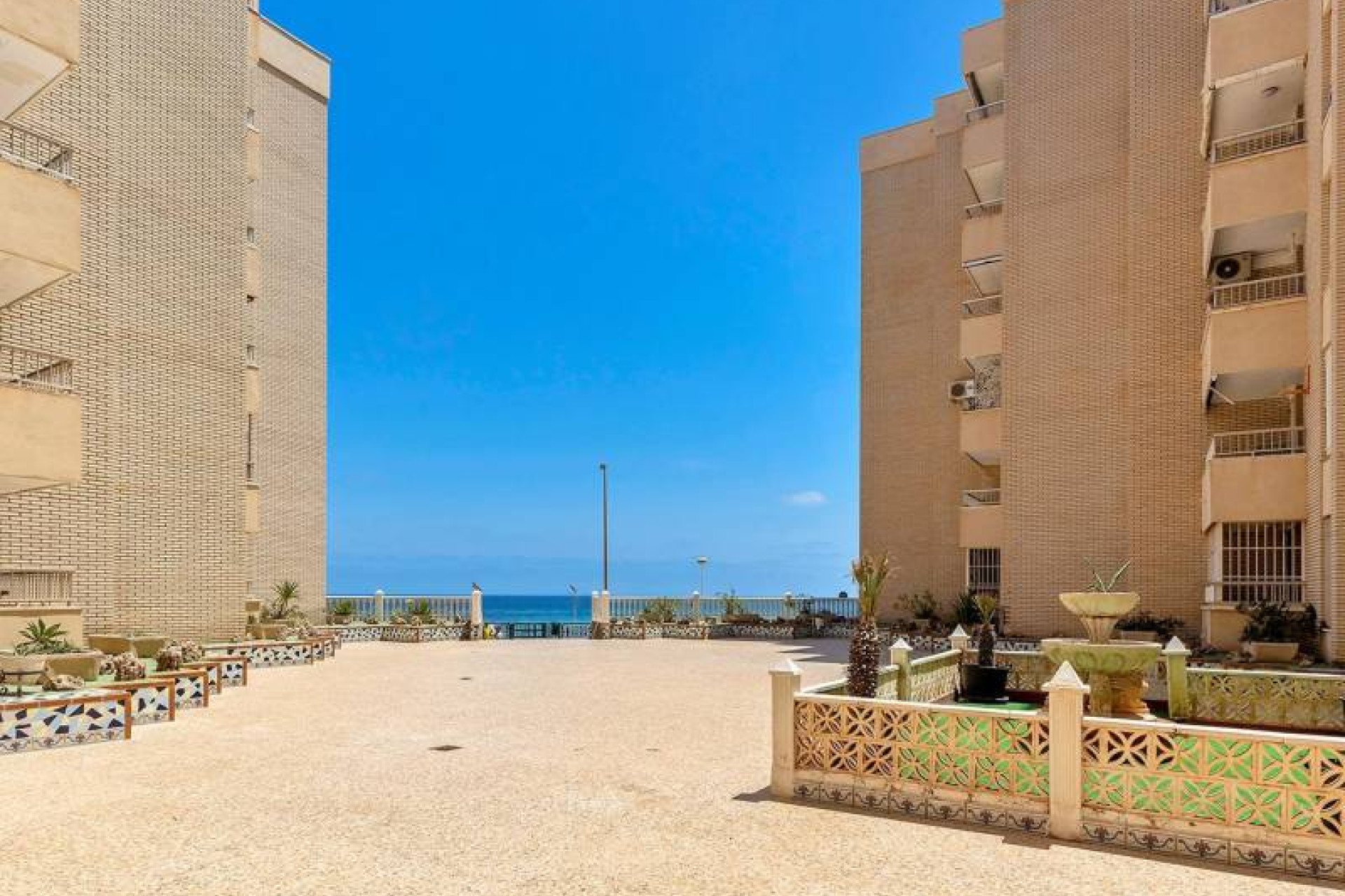 Resale - Apartment - Torrevieja - Playa de los locos