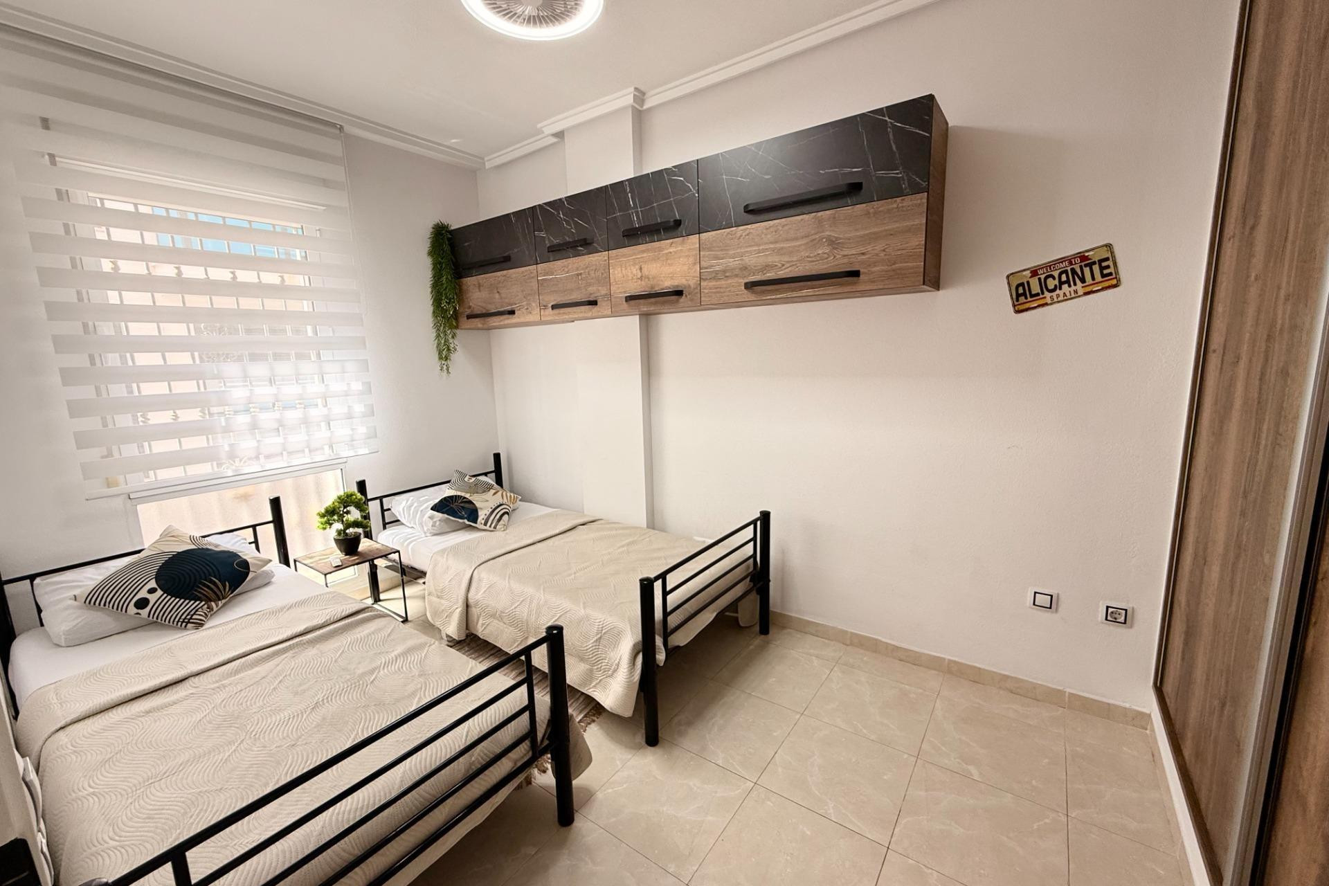 Resale - Apartment - Torrevieja - Playa de los locos