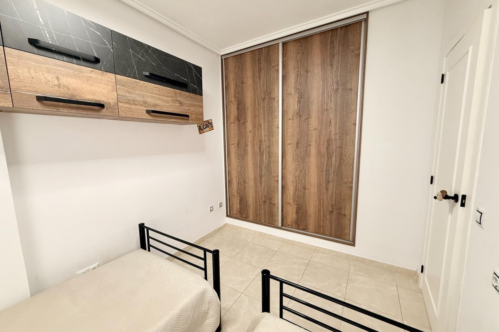 Resale - Apartment - Torrevieja - Playa de los locos