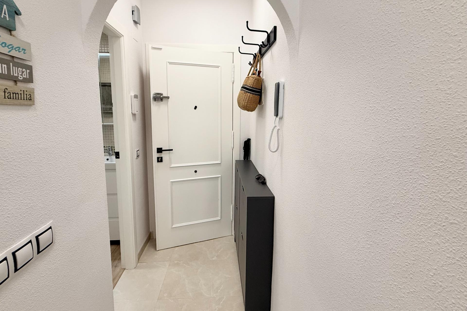 Resale - Apartment - Torrevieja - Playa de los locos