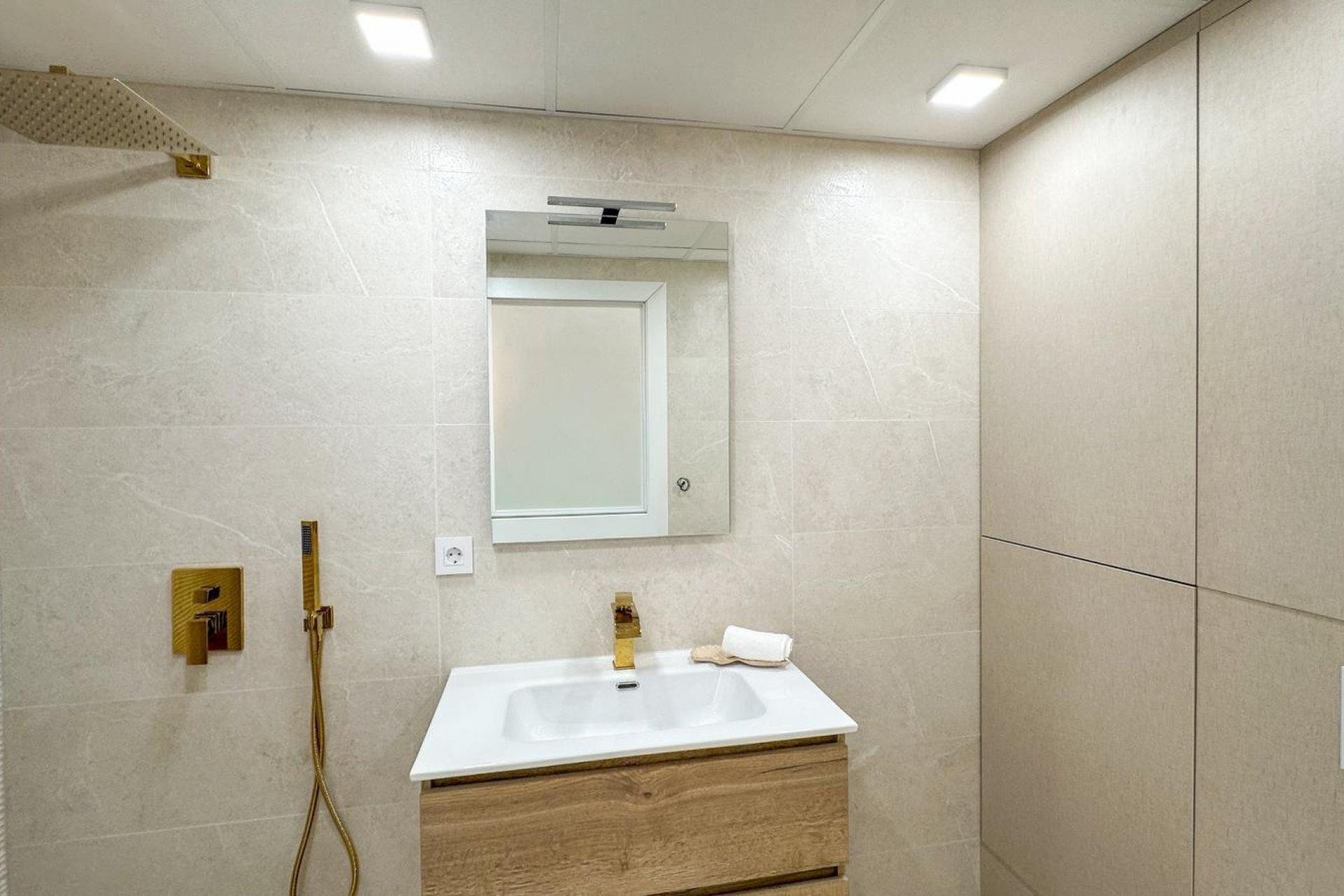 Resale - Apartment - Torrevieja - Playa de los Naufragos