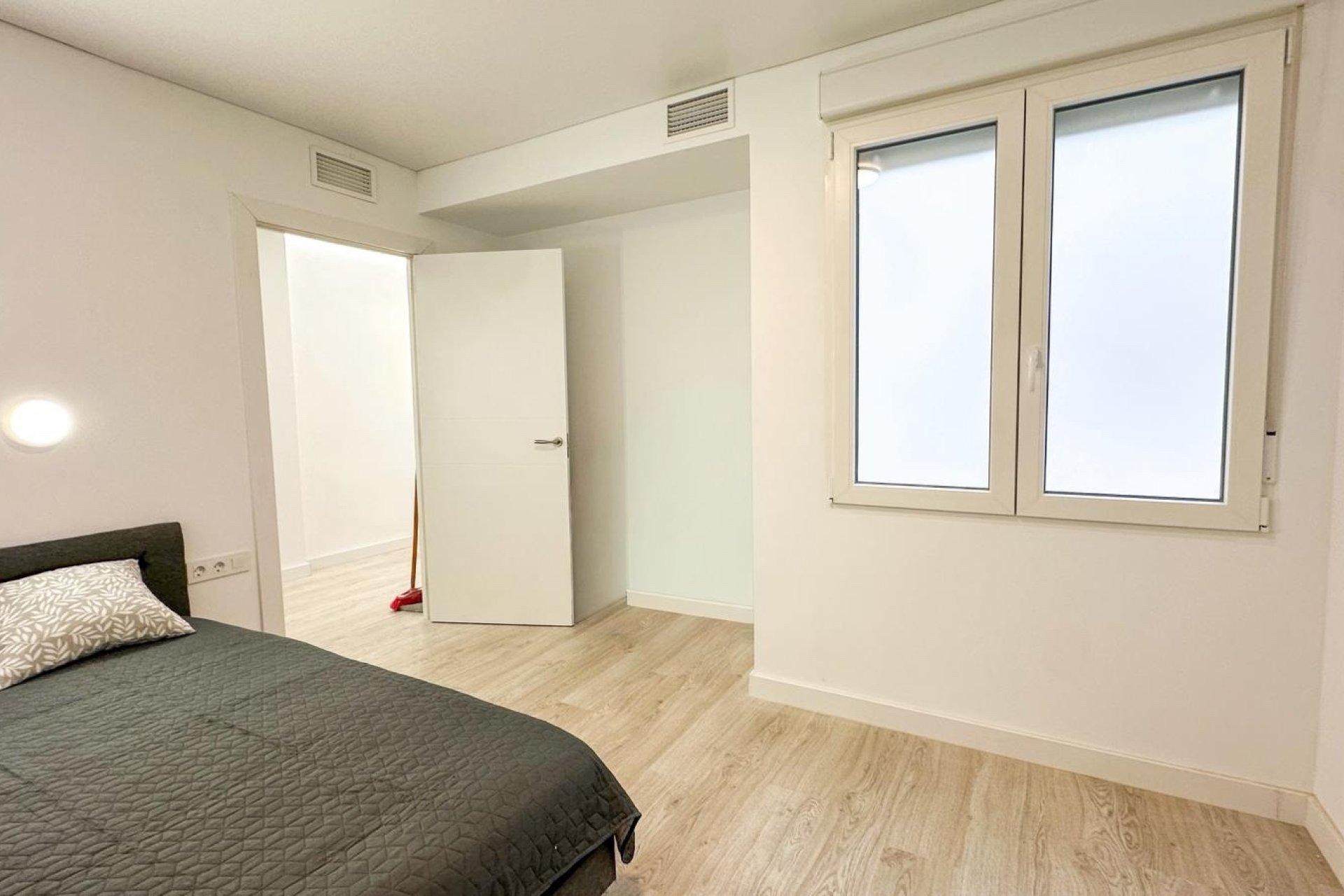 Resale - Apartment - Torrevieja - Playa de los Naufragos