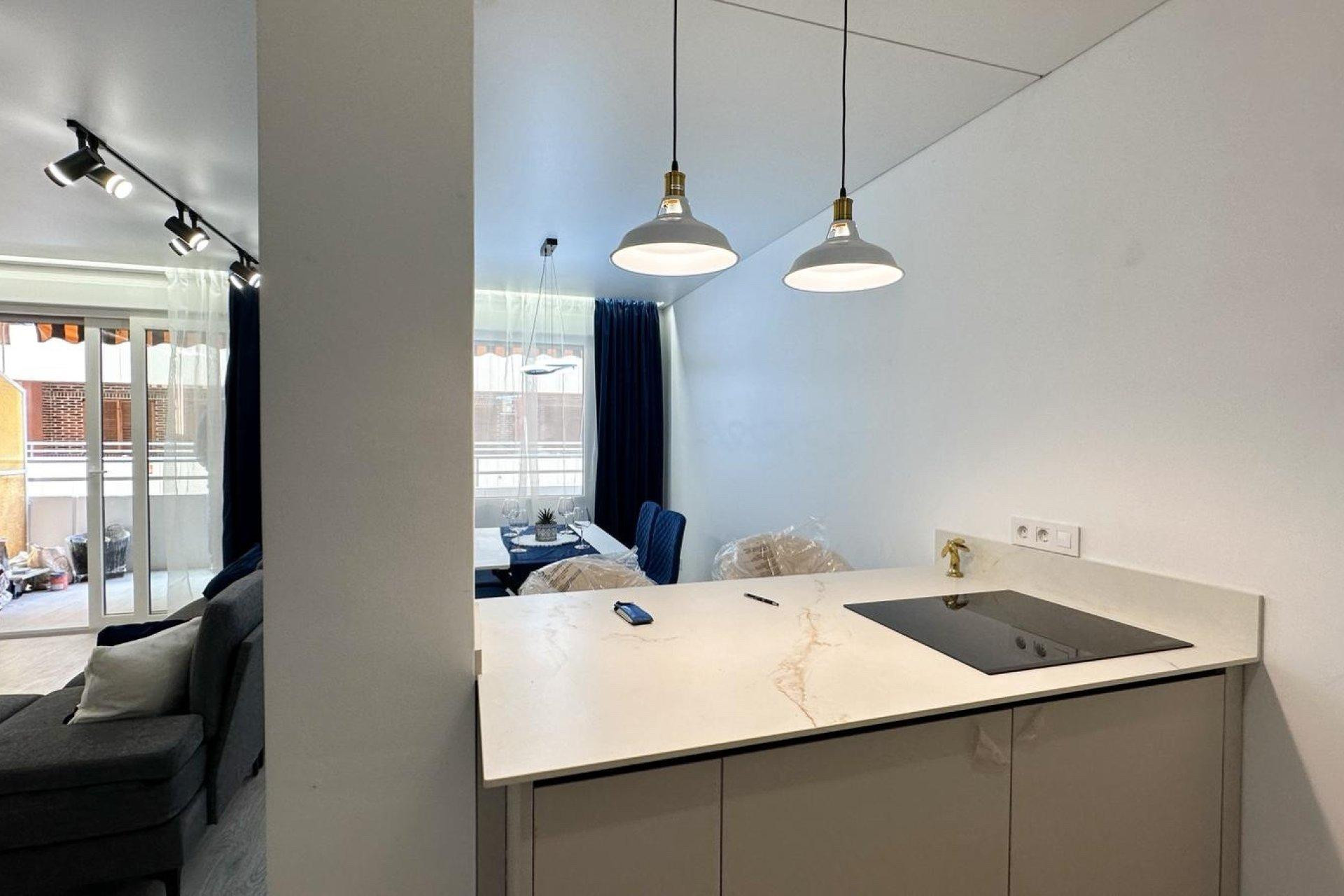 Resale - Apartment - Torrevieja - Playa de los Naufragos