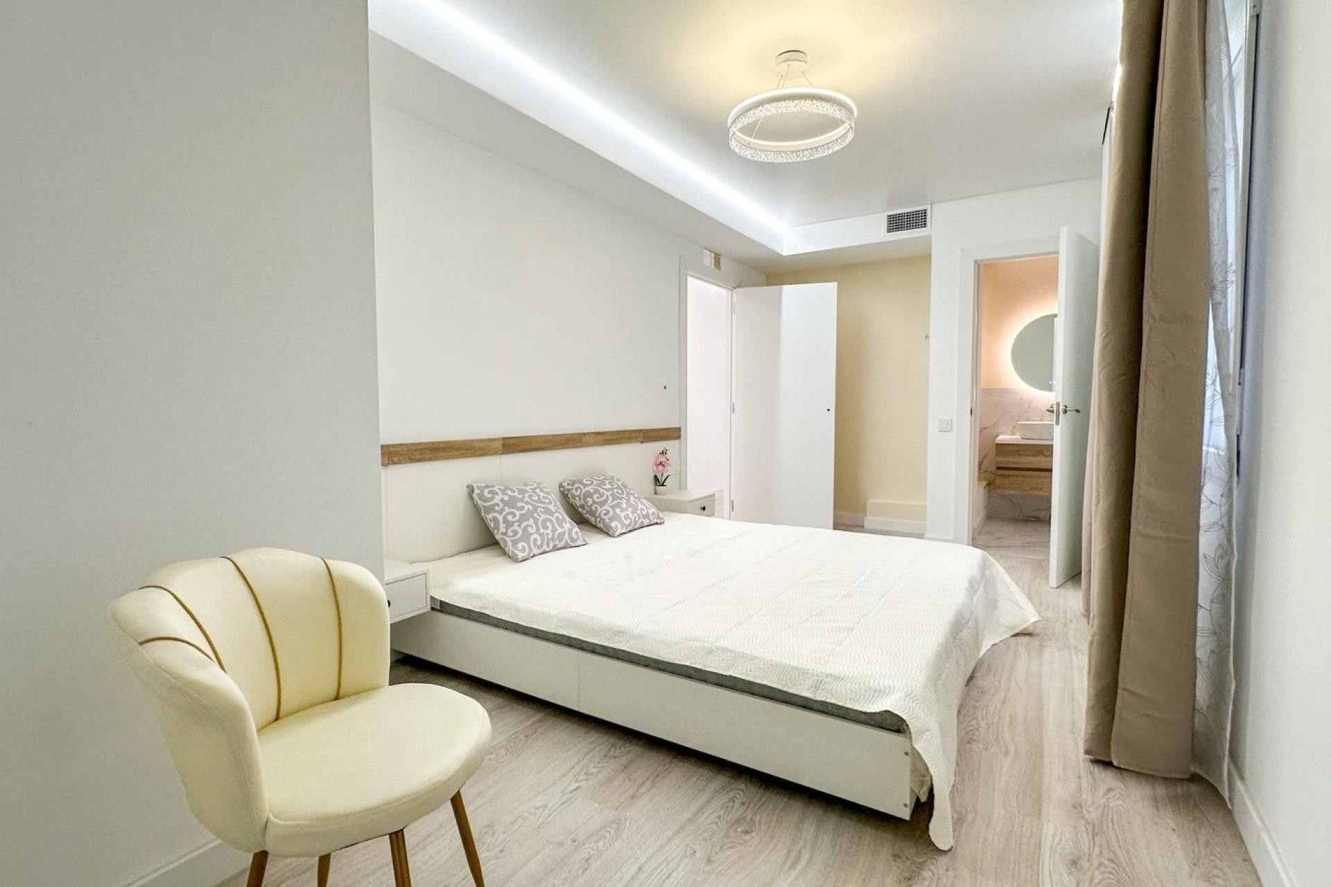 Resale - Apartment - Torrevieja - Playa de los Naufragos