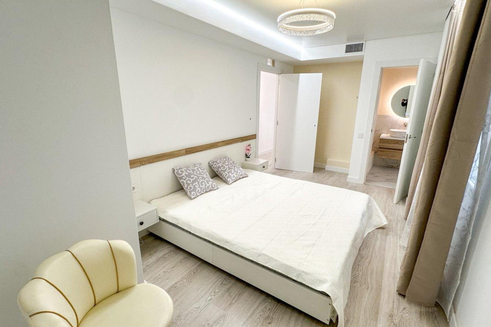 Resale - Apartment - Torrevieja - Playa de los Naufragos