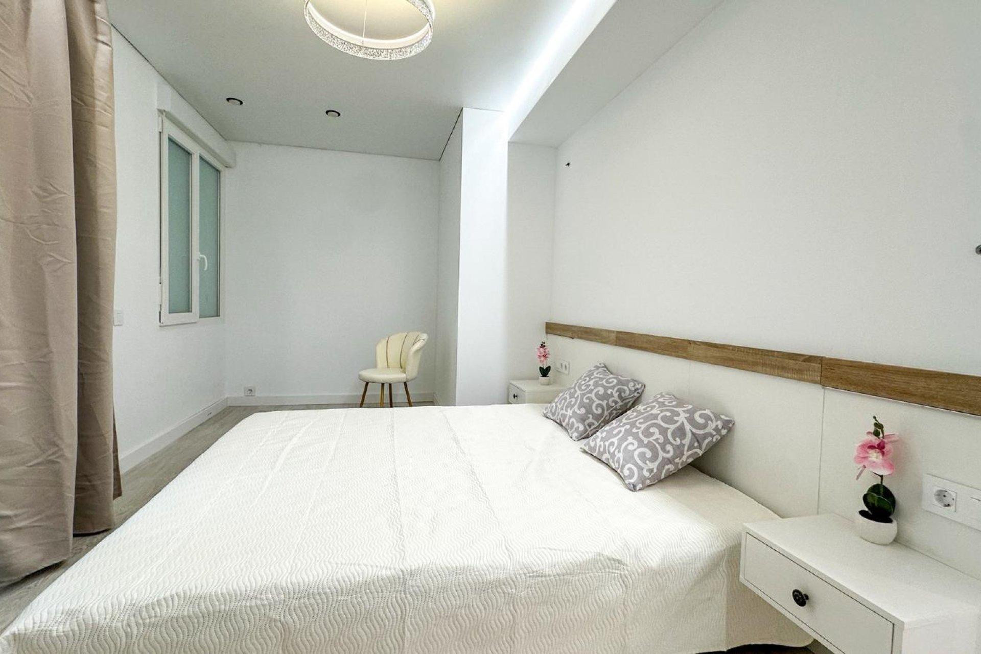 Resale - Apartment - Torrevieja - Playa de los Naufragos